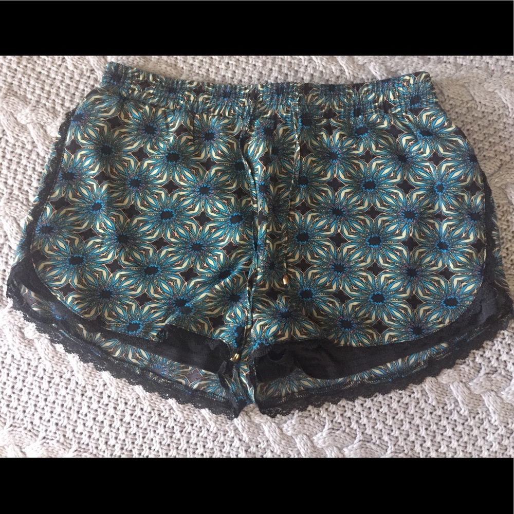 Patterned shorts - Picture 2 of 5